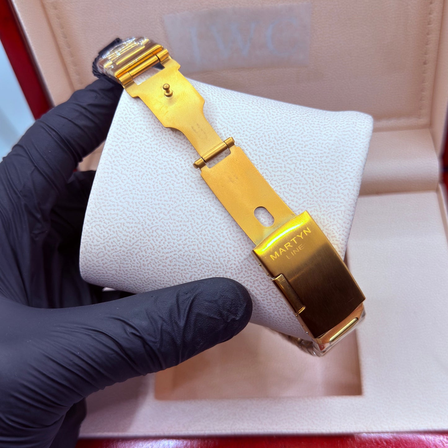 Automatic skeleton dial with golden chain