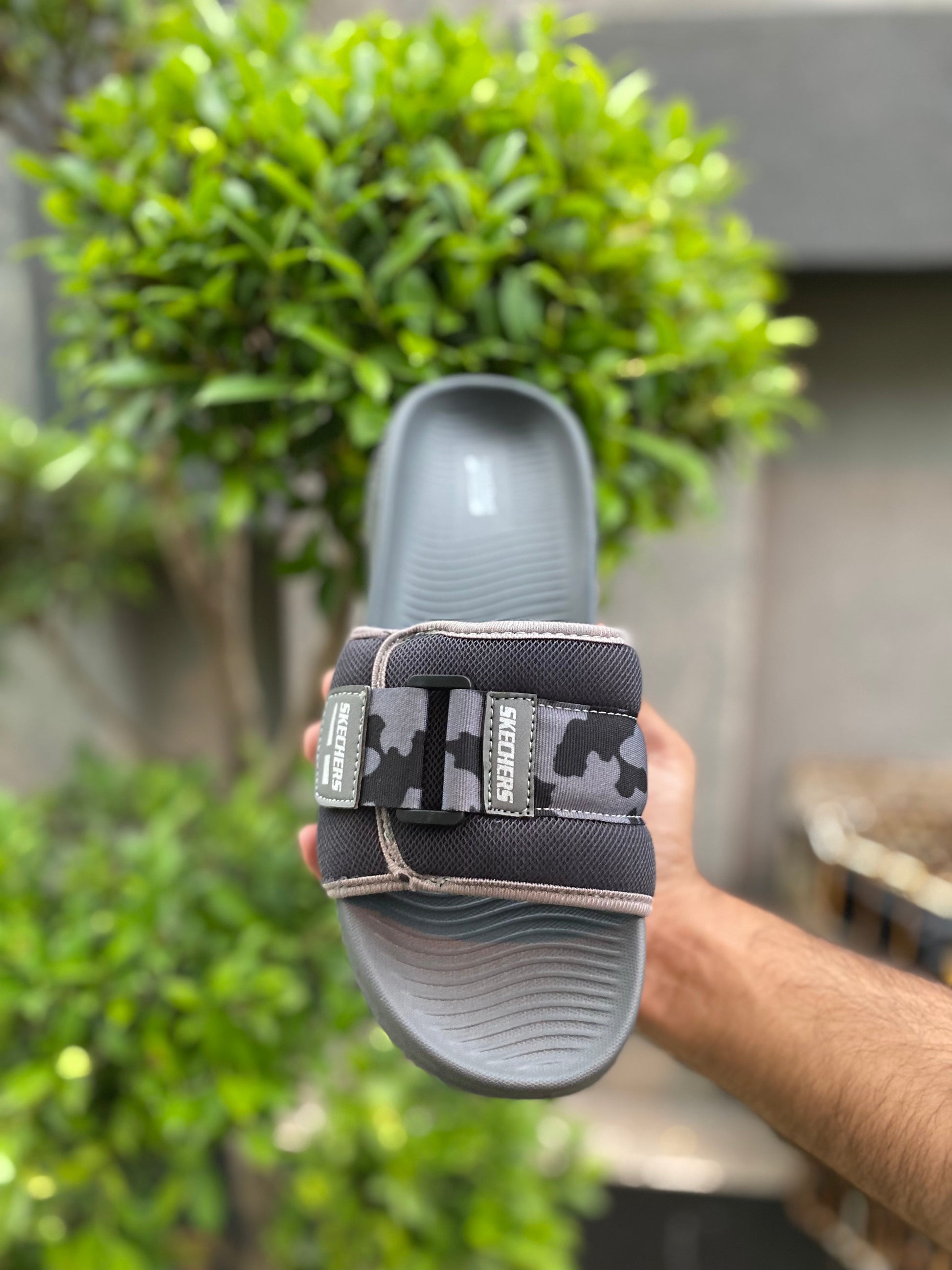 Skecher Fluffy Slides - Reluxe