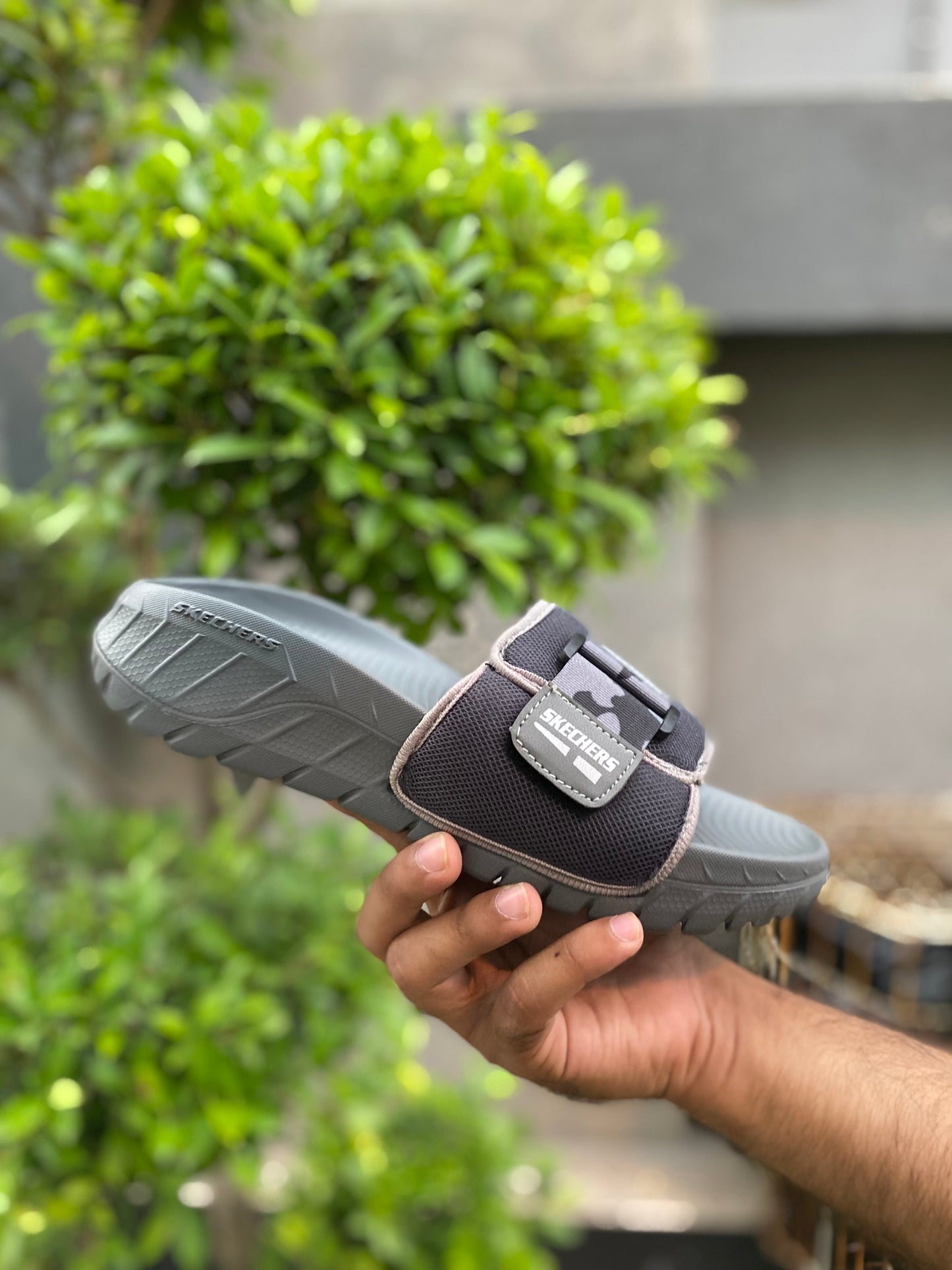 Skecher Fluffy Slides - Reluxe