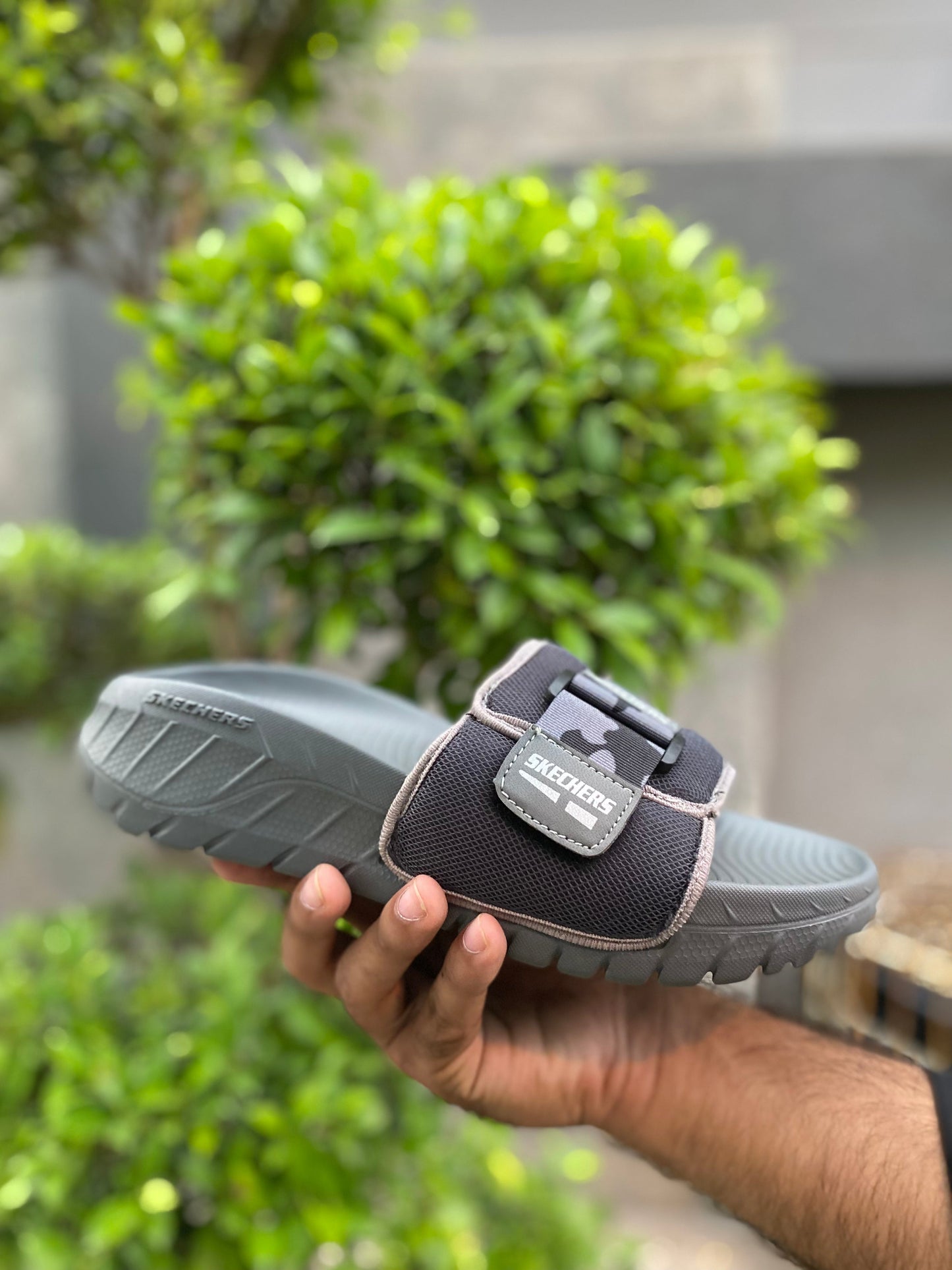 Skecher Fluffy Slides - Reluxe