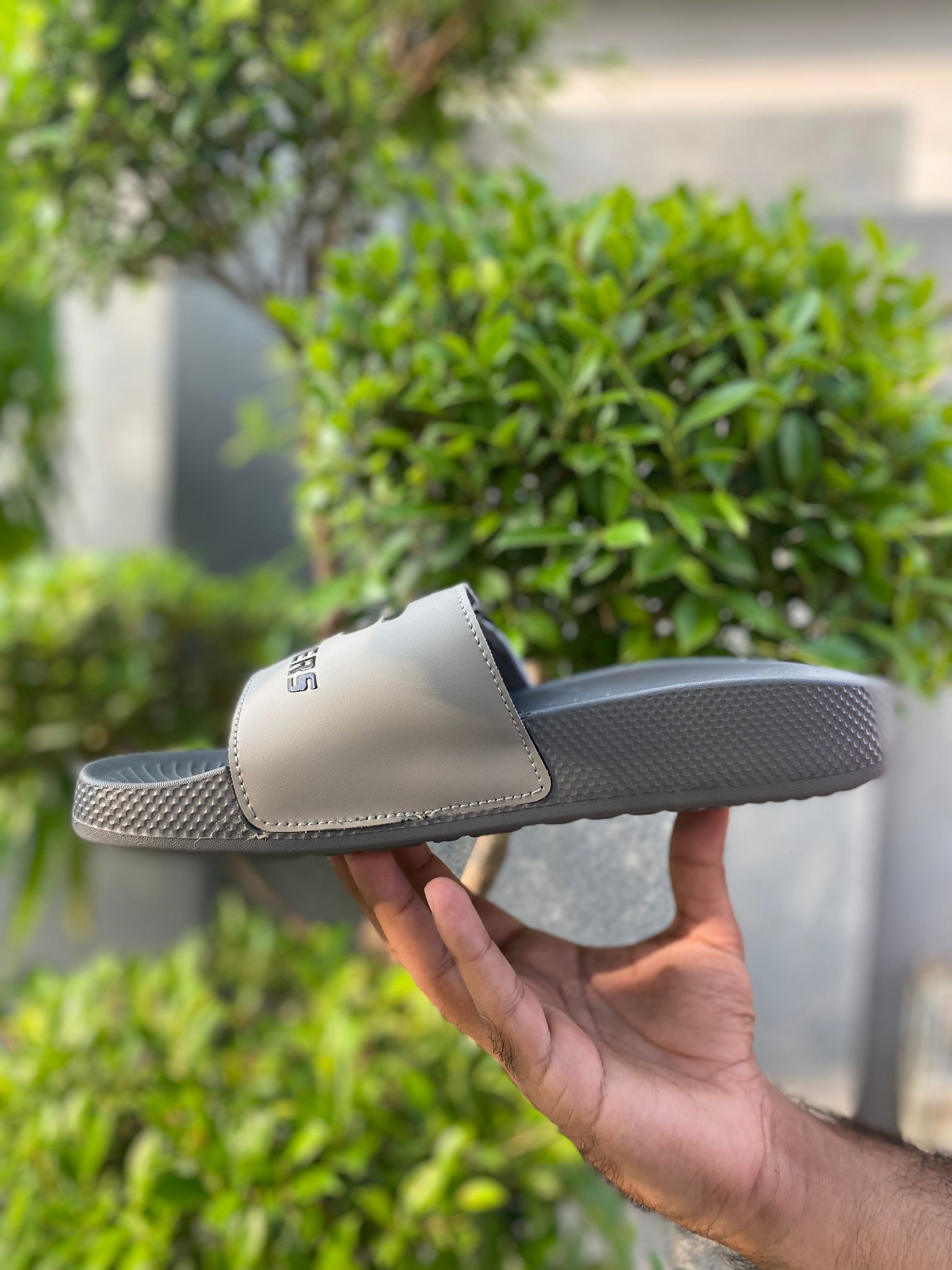 Skecher Leo Slides - Reluxe