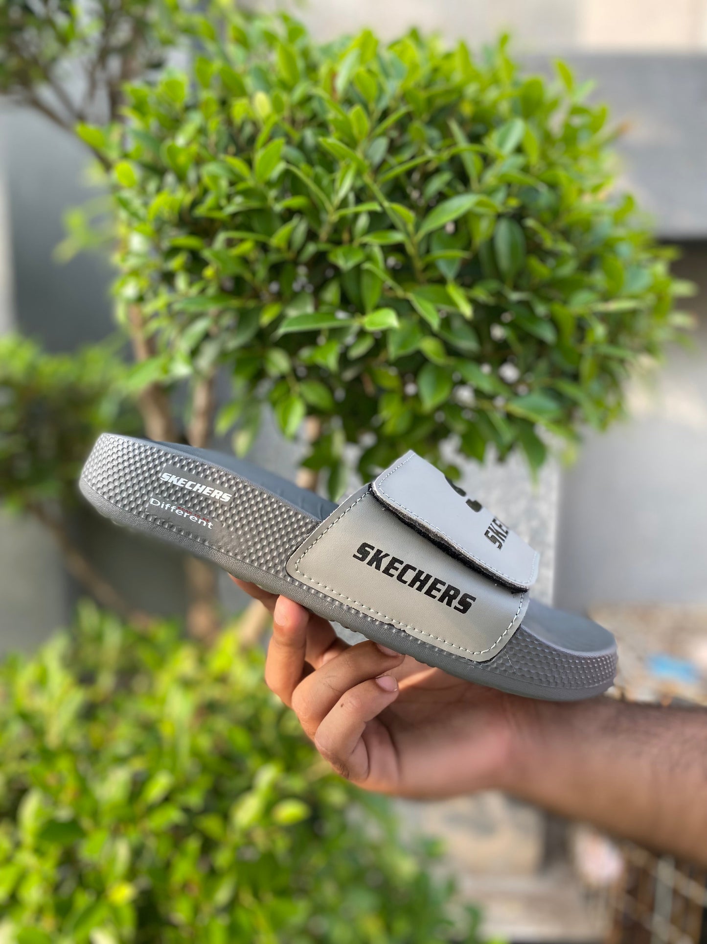 Skecher Leo Slides - Reluxe