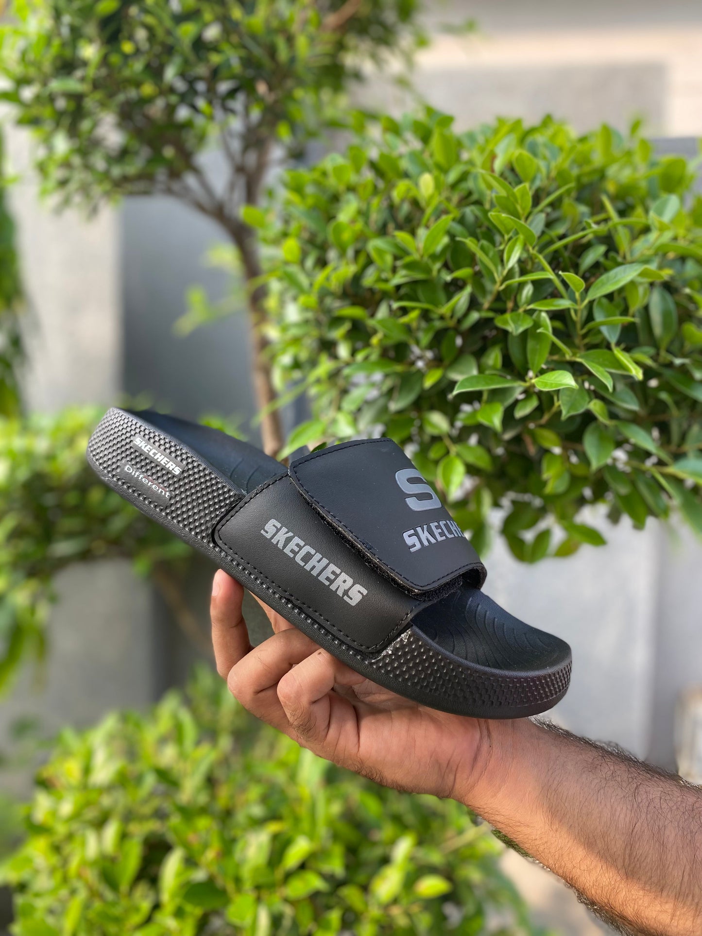 Skecher Leo Slides - Reluxe