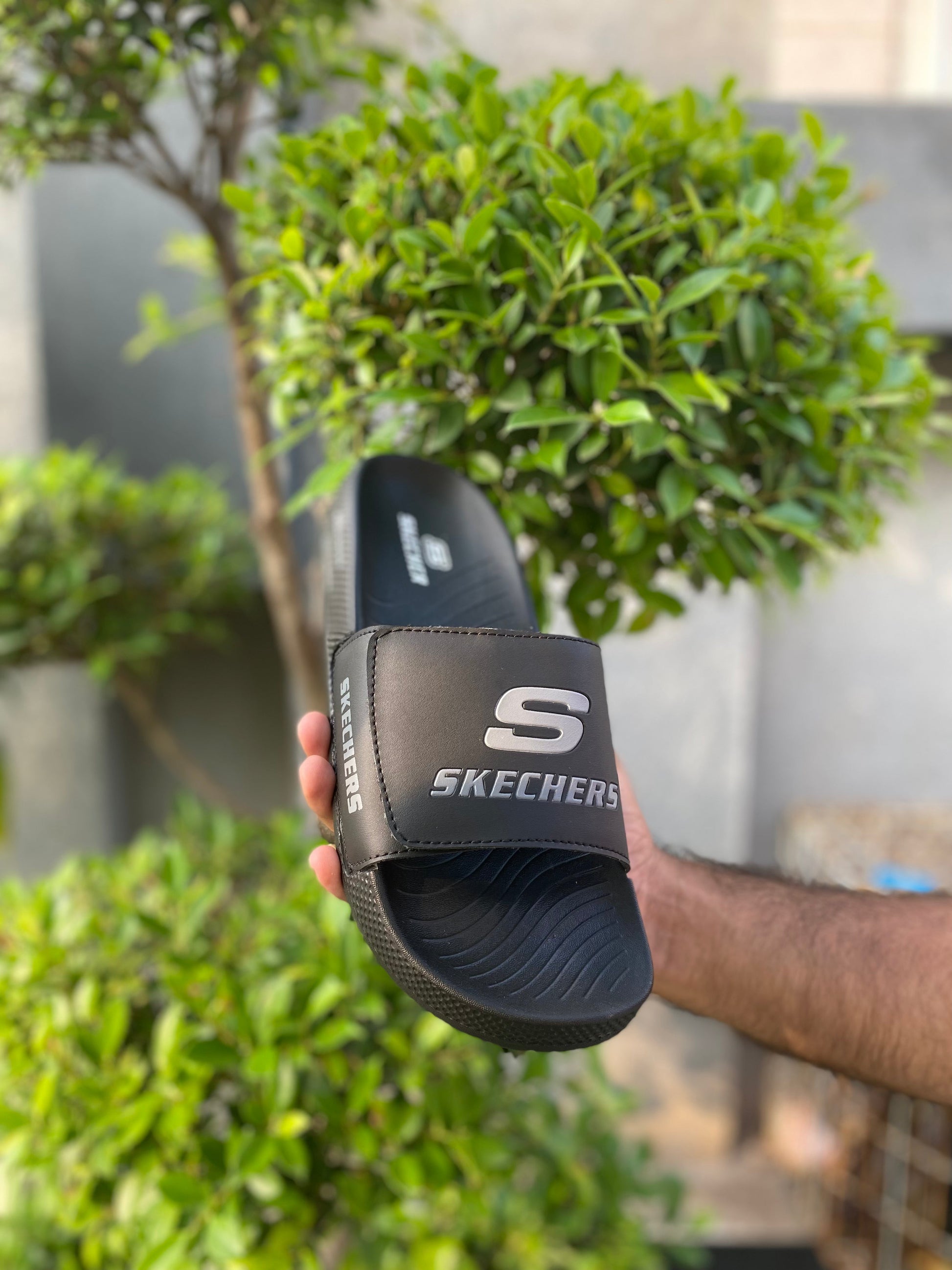Skecher Leo Slides - Reluxe