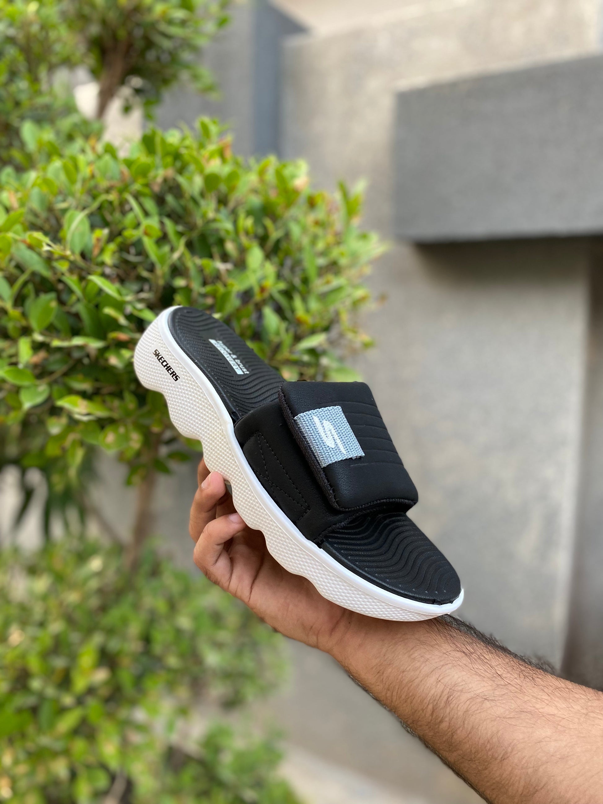 Skecher Puffy Slides - Reluxe