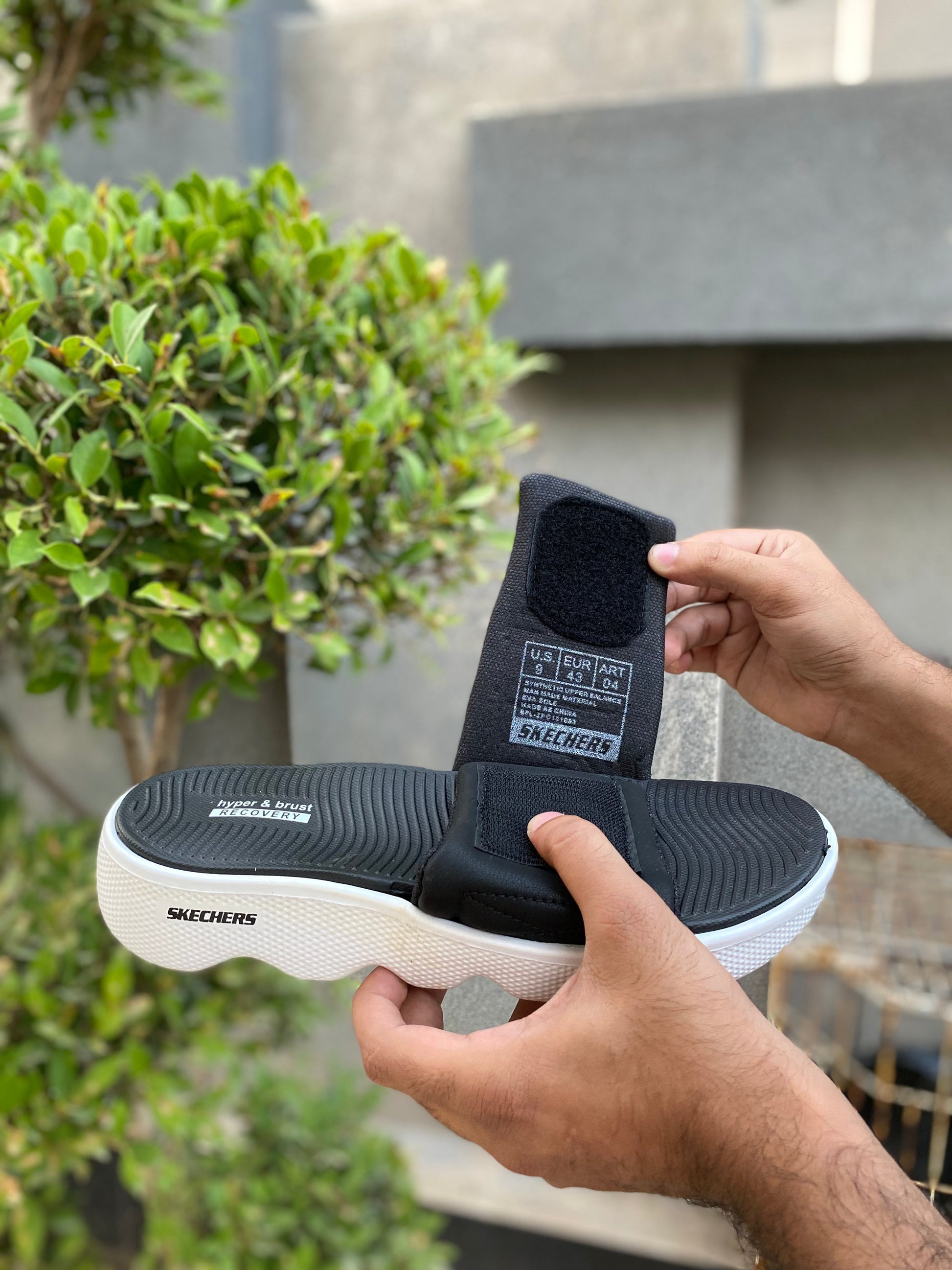 Skecher Puffy Slides - Reluxe