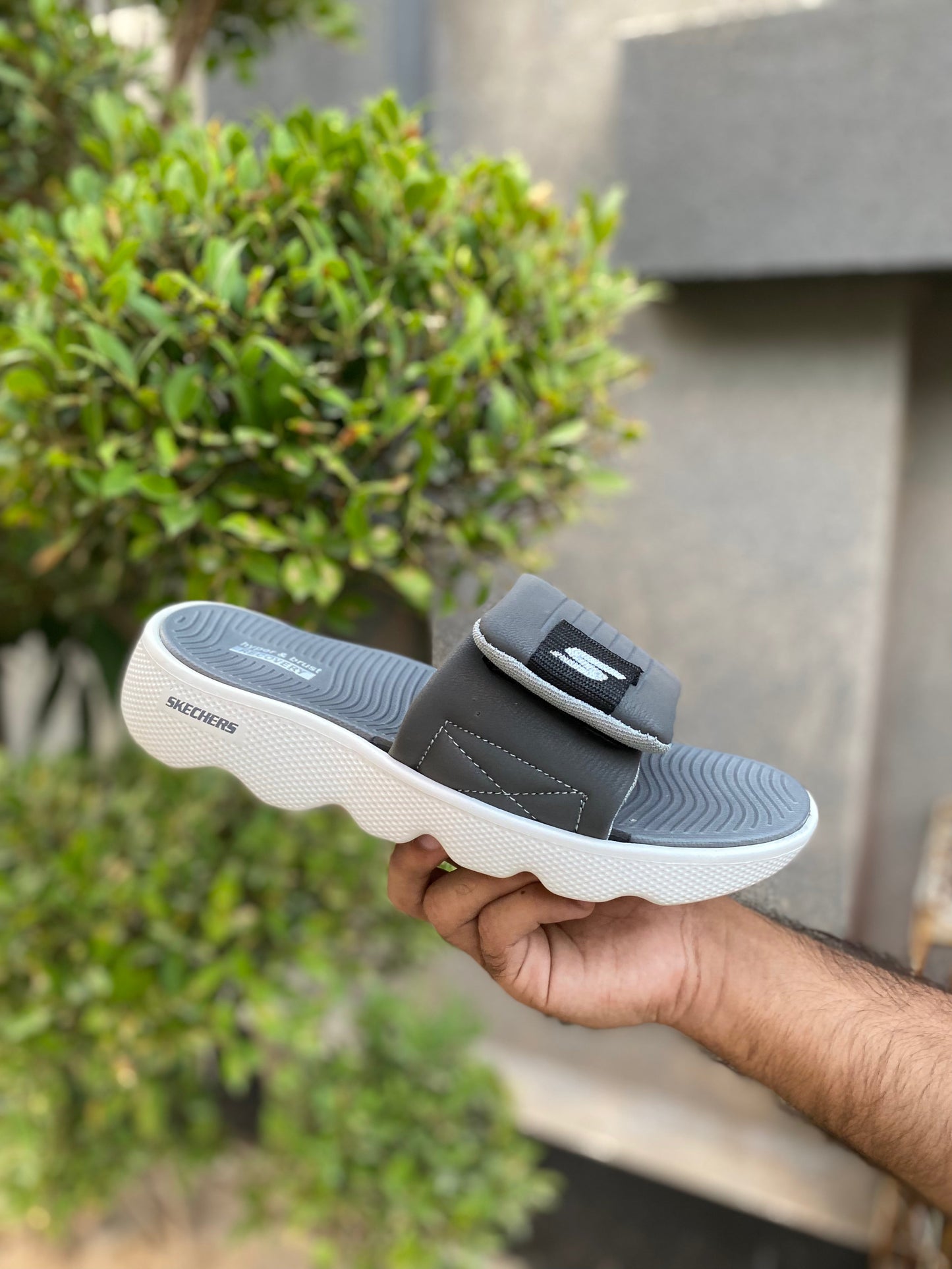 Skecher Puffy Slides - Reluxe