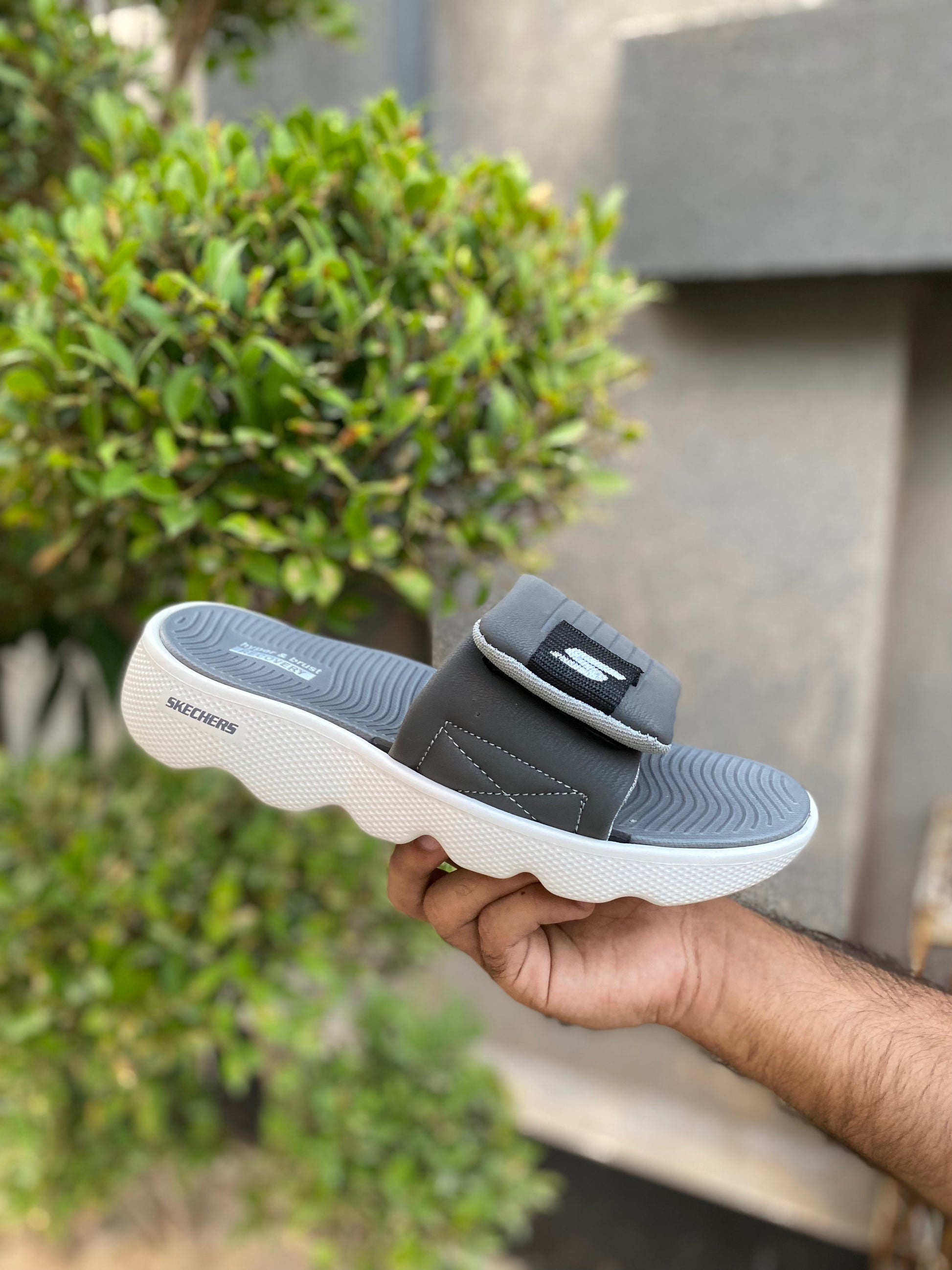 Skecher Puffy Slides - Reluxe