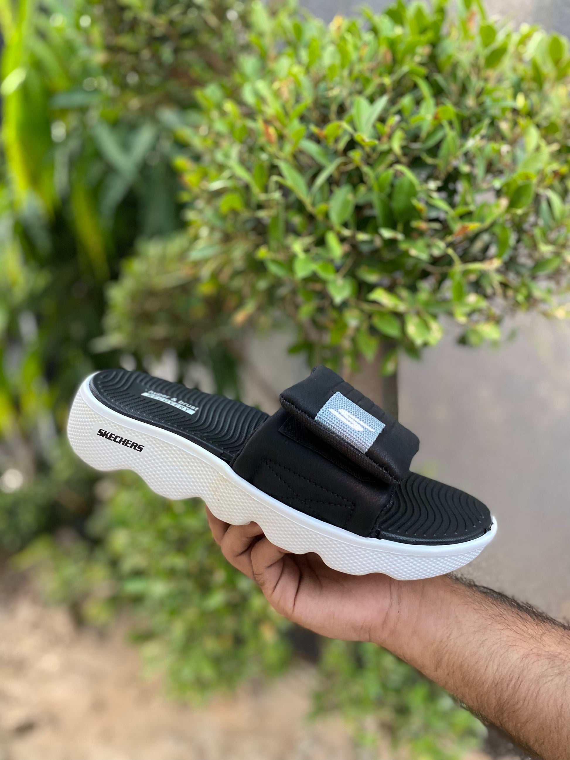 Skecher Puffy Slides - Reluxe