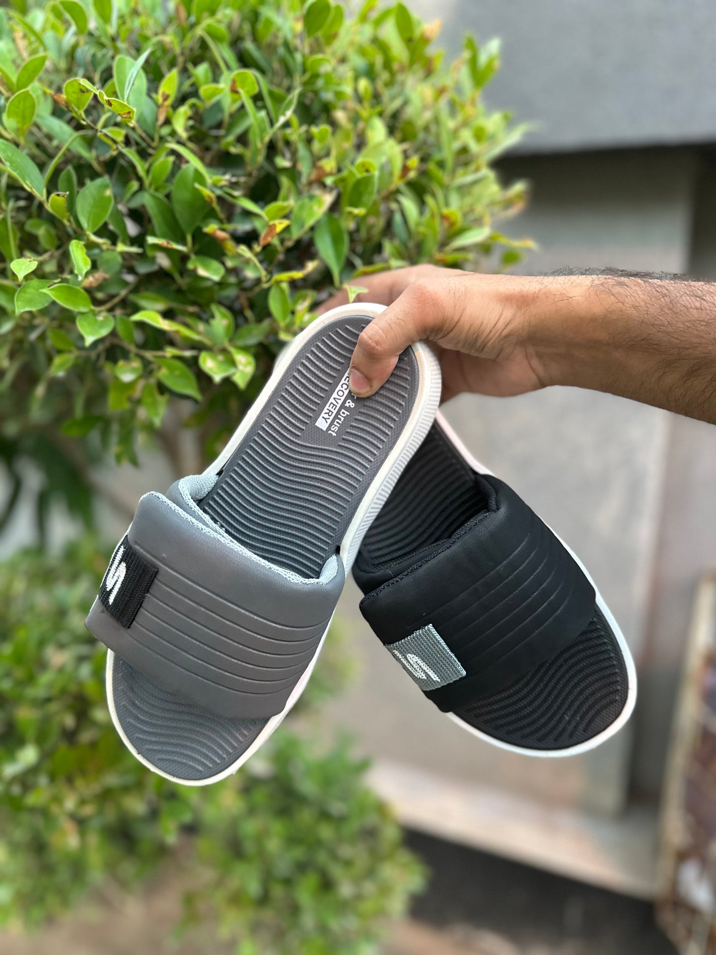 Skecher Puffy Slides - Reluxe